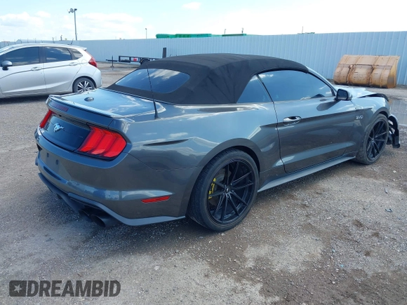 2018 Ford Mustang EcoBoost Premium z VIN 1FATP8UHXJ5115514, wystawiony jako IAAI lot #42438516 z przebiegiem 96 304 mil mil oraz . Historia ofert i sprzedaży dostępna na DreamBid. Obrazek 4.