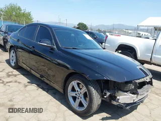 2015 BMW 3 Series 320i z VIN WBA3B1C57FK136866, wystawiony jako IAAI lot #41977703 z przebiegiem 149 923 mil mil oraz . Historia ofert i sprzedaży dostępna na DreamBid. Obrazek 1.