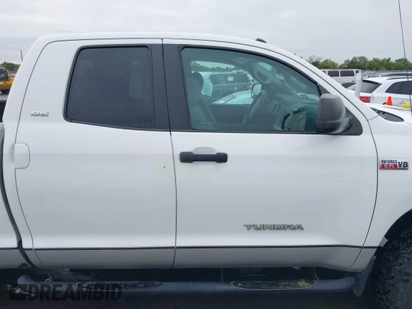 2011 Toyota Tundra 4WD Truck with VIN 5TFUW5F18BX188306, listed as a IAAI auction lot 41898176 with 221,744 mi miles. Bid and sale history available at carsss.com. Image 13.
