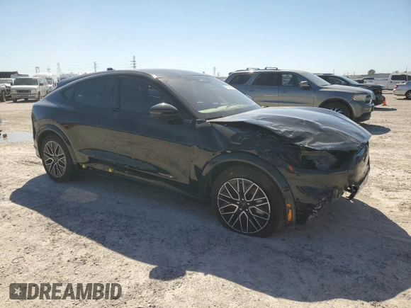 2024 Ford Mustang Mach-E Premium z VIN 3FMTK3R78RMA23282, wystawiony jako Copart lot #47242535 z przebiegiem Nie podano mil oraz Szkoda całkowita • Salvage title. Historia ofert i sprzedaży dostępna na DreamBid. Obrazek 4.