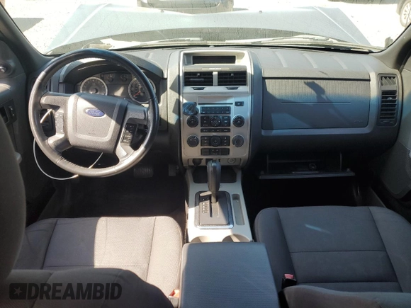 2012 Ford Escape XLT z VIN 1FMCU9DG1CKC54737, wystawiony jako Copart lot #59902055 z przebiegiem 206 067 mil mil oraz Szkoda całkowita • Salvage title. Historia ofert i sprzedaży dostępna na DreamBid. Obrazek 8.