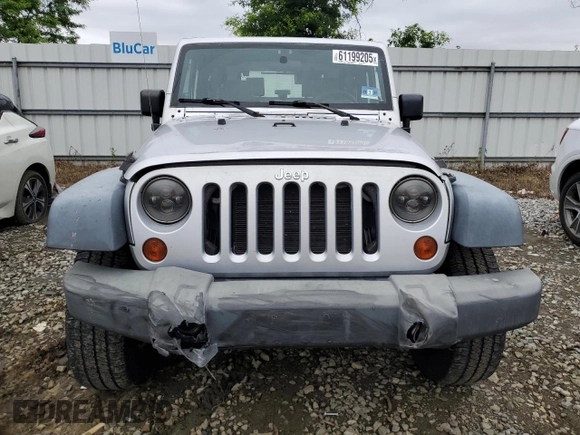 2008 Jeep Wrangler X z VIN 1J4FA24168L629174, wystawiony jako Copart lot #61199205 z przebiegiem 116 307 mil mil oraz Szkoda całkowita • Salvage title. Historia ofert i sprzedaży dostępna na DreamBid. Obrazek 5.