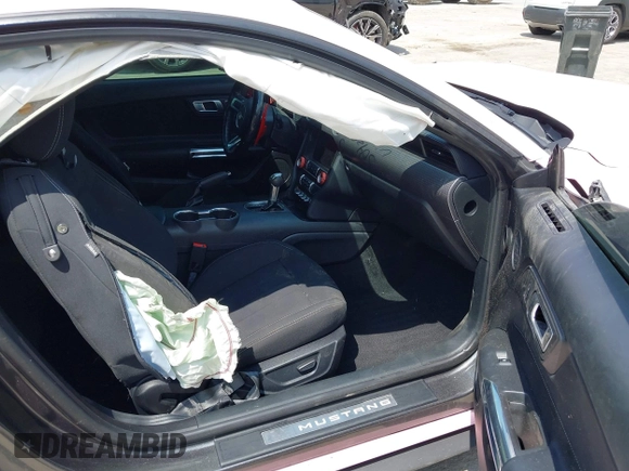 2020 Ford Mustang GT z VIN 1FA6P8CF5L5167150, wystawiony jako IAAI lot #42532222 z przebiegiem 72 292 mil mil oraz . Historia ofert i sprzedaży dostępna na DreamBid. Obrazek 5.