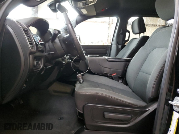 2024 Ram 1500 Tradesman z VIN 1C6SRFGT8RN212220, wystawiony jako Copart lot #59548525 z przebiegiem 64 164 mil mil oraz Czysty tytuł • Clean title. Historia ofert i sprzedaży dostępna na DreamBid. Obrazek 7.