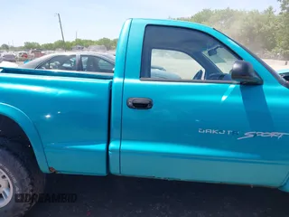 1997 Dodge Dakota z VIN 1B7GG26Y5VS253054, wystawiony jako IAAI lot #42215925 z przebiegiem 125 768 mil mil oraz . Historia ofert i sprzedaży dostępna na DreamBid. Obrazek 13.