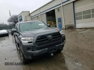 2018 Toyota Tacoma SR z VIN 5TFSX5EN1JX058679, wystawiony jako Copart lot #45236605 z przebiegiem 106 306 mil mil oraz Szkoda całkowita • Salvage title. Historia ofert i sprzedaży dostępna na DreamBid. Obrazek 10.
