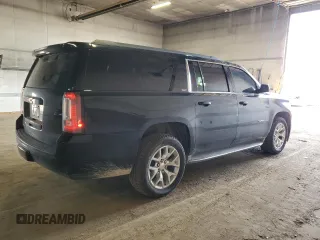 2015 GMC Yukon XL SLT z VIN 1GKS2HKC2FR135014, wystawiony jako Copart lot #55477295 z przebiegiem 144 101 mil mil oraz Czysty tytuł • Clean title. Historia ofert i sprzedaży dostępna na DreamBid. Obrazek 3.