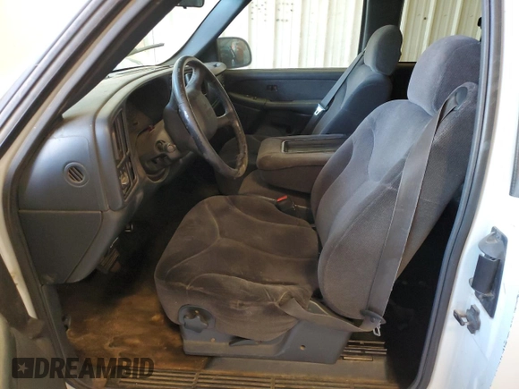 2000 GMC New Sierra 1500 SL with VIN 2GTEC19V1Y1331705, listed as a Copart auction lot 43594875 with 318,533 mi miles and Clean Title. Bid and sale history available at carsss.com. Image 7.