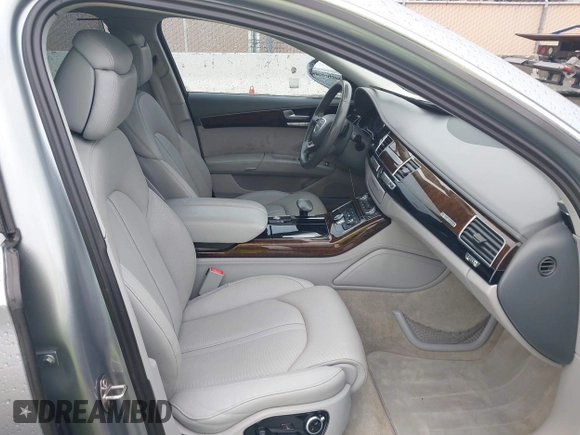 2012 Audi A8 z VIN WAURVAFD5CN008320, wystawiony jako IAAI lot #41508237 z przebiegiem 183 398 mil mil oraz . Historia ofert i sprzedaży dostępna na DreamBid. Obrazek 5.