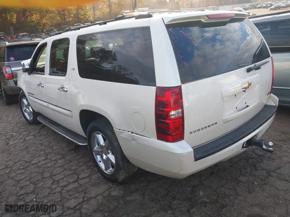 2008 Chevrolet Suburban LTZ with VIN 1GNFC16018R205694, listed as a IAAI auction lot 40937775 with 188,070 mi miles. Bid and sale history available at carsss.com. Image 3.