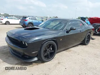 2016 Dodge Challenger R/T Scat Pack z VIN 2C3CDZFJ3GH334930, wystawiony jako IAAI lot #41872373 z przebiegiem 146 937 mil mil oraz . Historia ofert i sprzedaży dostępna na DreamBid. Obrazek 2.