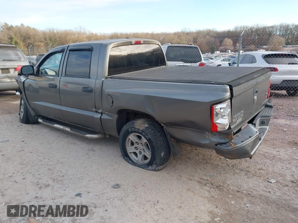 2007 Dodge Dakota SLT z VIN 1D7HW48P57S216313, wystawiony jako IAAI lot #41319321 z przebiegiem 116 712 mil mil oraz . Historia ofert i sprzedaży dostępna na DreamBid. Obrazek 3.