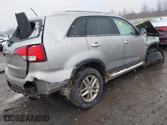 2015 Kia Sorento LX with VIN 5XYKT4A65FG595831, listed as a IAAI auction lot 42032576 with 160,000 mi miles and . Bid and sale history available at carsss.com. Image 4.