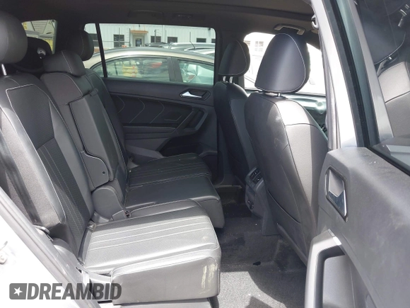 2022 Volkswagen Tiguan SE R-Line Black z VIN 3VV8B7AX9NM093043, wystawiony jako IAAI lot #42290191 z przebiegiem 55 136 mil mil oraz . Historia ofert i sprzedaży dostępna na DreamBid. Obrazek 8.