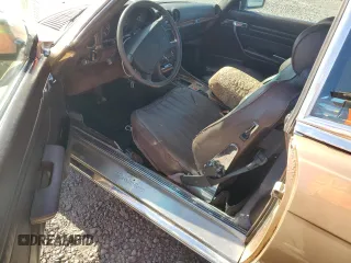 1987 Mercedes-Benz 560 SL z VIN WDBBA48D6HA060485, wystawiony jako Copart lot #57867585 z przebiegiem 120 808 mil mil oraz Tytuł czysty. Historia ofert i sprzedaży dostępna na DreamBid. Obrazek 8.