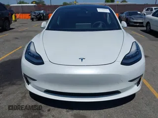2020 Tesla Model 3 Standard Range Plus z VIN 5YJ3E1EAXLF806360, wystawiony jako IAAI lot #42386624 z przebiegiem 69 916 mil mil oraz . Historia ofert i sprzedaży dostępna na DreamBid. Obrazek 12.