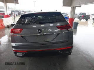 2021 Volkswagen Atlas SE z VIN 1V2JE2CA8MC237781, wystawiony jako IAAI lot #42404797 z przebiegiem Nie podano mil oraz . Historia ofert i sprzedaży dostępna na DreamBid. Obrazek 16.