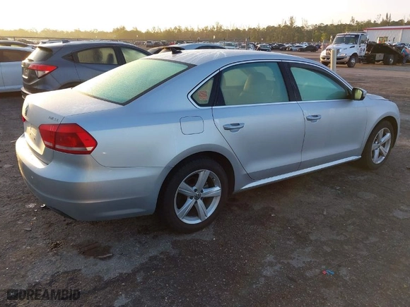 2013 Volkswagen Passat TDI SE w/Sunroof with VIN 1VWBN7A39DC040106, listed as a IAAI auction lot 41928419 with 189,799 mi miles. Bid and sale history available at carsss.com. Image 4.