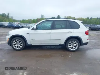 2013 BMW X5 xDrive35i z VIN 5UXZV4C51D0B03720, wystawiony jako IAAI lot #42284686 z przebiegiem 181 322 mil mil oraz . Historia ofert i sprzedaży dostępna na DreamBid. Obrazek 14.