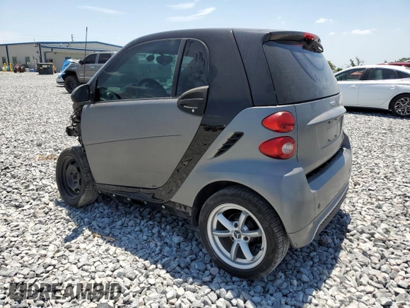2015 Smart fortwo Passion z VIN WMEEJ3BA5FK819174, wystawiony jako Copart lot #53205005 z przebiegiem 78 364 mil mil oraz Szkody całkowita. Historia ofert i sprzedaży dostępna na DreamBid. Obrazek 2.