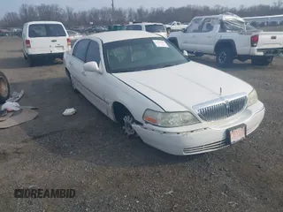 2003 Lincoln Town Car Signature z VIN 1LNHM82W33Y615344, wystawiony jako IAAI lot #41761302 z przebiegiem Nie podano mil oraz . Historia ofert i sprzedaży dostępna na DreamBid. Obrazek 1.