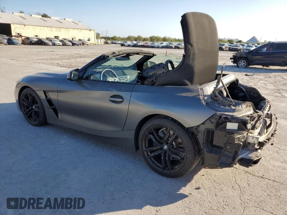 2020 BMW Z4 sDriveM40i z VIN WBAHF9C0XLWW63754, wystawiony jako Copart lot #82302734 z przebiegiem 28 156 mil mil oraz Szkody całkowita. Historia ofert i sprzedaży dostępna na DreamBid. Obrazek 2.