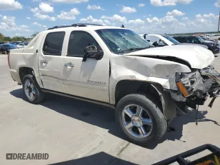 2013 Chevrolet Avalanche LTZ with VIN 3GNMCGE0XDG118785, listed as a Copart auction lot 67983504 with 196,824 mi miles and Salvage Title. Bid and sale history available at carsss.com. Image 4.