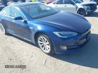 2018 Tesla Model S 75D z VIN 5YJSA1E21JF270136, wystawiony jako IAAI lot #41633743 z przebiegiem 95 091 mil mil oraz . Historia ofert i sprzedaży dostępna na DreamBid. Obrazek 1.