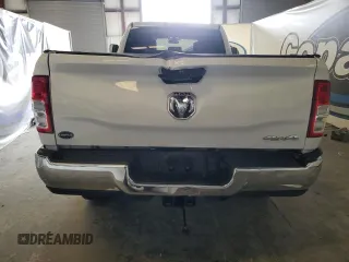2020 Ram 2500 Tradesman z VIN 3C6UR5HJ1LG111844, wystawiony jako Copart lot #52604845 z przebiegiem 228 392 mil mil oraz Szkoda całkowita • Salvage title. Historia ofert i sprzedaży dostępna na DreamBid. Obrazek 6.