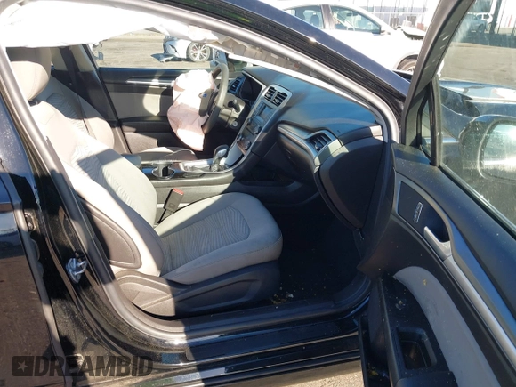 2016 Ford Fusion S with VIN 3FA6P0G70GR375847, listed as a IAAI auction lot 41818306 with 74,565 mi miles. Bid and sale history available at carsss.com. Image 5.