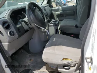2013 Ford Econoline Cargo Commercial z VIN 1FTNE2EW3DDA51779, wystawiony jako Copart lot #53250015 z przebiegiem 261 768 mil mil oraz Nie do naprawy • Non repairable. Historia ofert i sprzedaży dostępna na DreamBid. Obrazek 7.