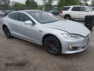 2018 Tesla Model S 75D z VIN 5YJSA1E42JF265898, wystawiony jako IAAI lot #42375420 z przebiegiem 29 441 mil mil oraz . Historia ofert i sprzedaży dostępna na DreamBid. Obrazek 1.