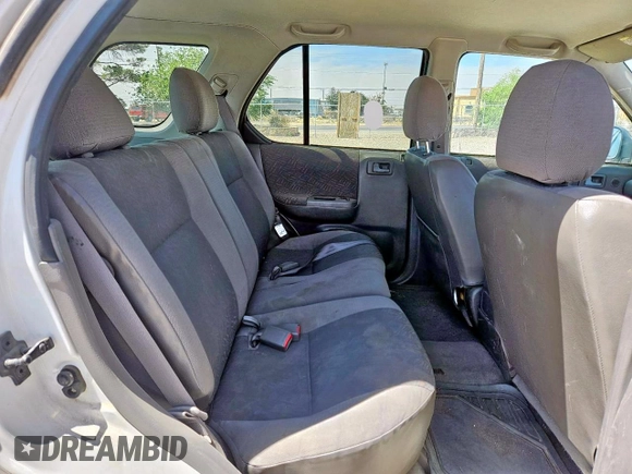 2004 Isuzu Rodeo S z VIN 4S2CK58W544313903, wystawiony jako Copart lot #57535585 z przebiegiem 121 385 mil mil oraz Tytuł czysty. Historia ofert i sprzedaży dostępna na DreamBid. Obrazek 6.