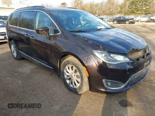 2017 Chrysler Pacifica Touring L z VIN 2C4RC1BG0HR526659, wystawiony jako IAAI lot #41752301 z przebiegiem 181 433 mil mil oraz . Historia ofert i sprzedaży dostępna na DreamBid. Obrazek 1.