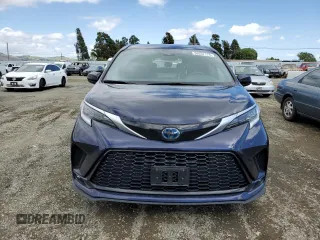2021 Toyota Sienna XSE with VIN 5TDXSKFC1MS037700, listed as a Copart auction lot 56537175 with 62,411 mi miles and Salvage title. Bid and sale history available at DreamBid. Image 5.