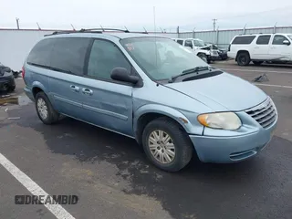 2005 Chrysler Town & Country LX with VIN 2C4GP44R85R192517, listed as a IAAI auction lot 41833718 with 223,663 mi miles. Bid and sale history available at carsss.com. Image 1.