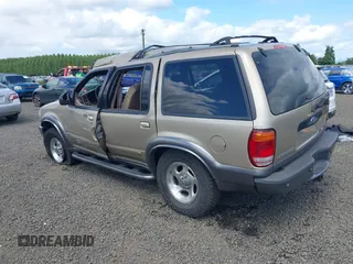 2000 Ford Explorer XLT с VIN 1FMDU73E8YZB25725, выставлен на аукционе IAAI как лот 42301572 с пробегом 213 805 миль миль и . История ставок и продаж доступна на DreamBid. Изображение 3.