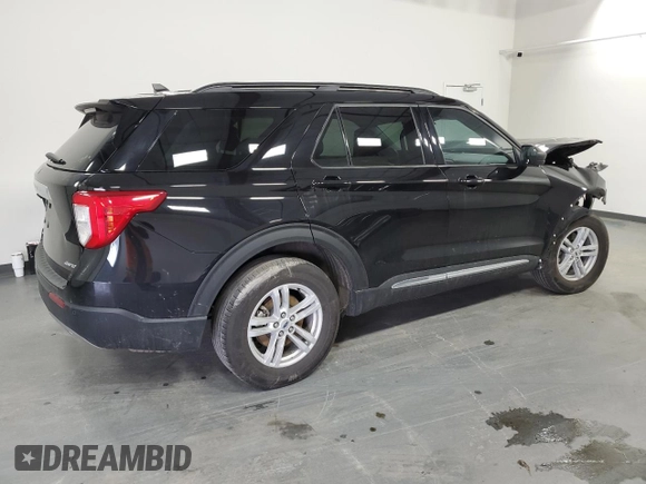 2024 Ford Explorer XLT with VIN 1FMSK8DH0RGA30729, listed as a Copart auction lot 49644855 with 31,806 mi miles and Salvage Title. Bid and sale history available at carsss.com. Image 3.