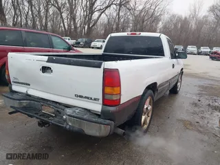 2000 Chevrolet Silverado 1500 with VIN 1GCEC14W0YE199633, listed as a IAAI auction lot 41465837 with 241,159 mi miles. Bid and sale history available at carsss.com. Image 4.