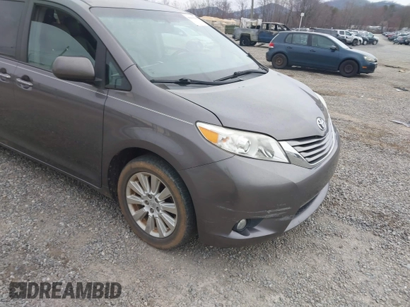 2015 Toyota Sienna Limited z VIN 5TDDK3DC6FS128167, wystawiony jako IAAI lot #41699588 z przebiegiem 179 723 mil mil oraz . Historia ofert i sprzedaży dostępna na DreamBid. Obrazek 1.
