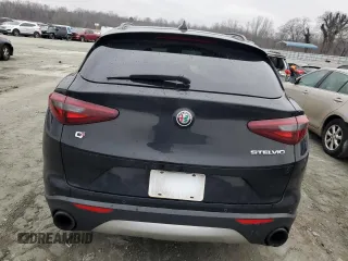 2018 Alfa Romeo Stelvio Sport z VIN ZASFAKPNXJ7B90958, wystawiony jako Copart lot #46043215 z przebiegiem Nie podano mil oraz Szkody całkowita. Historia ofert i sprzedaży dostępna na DreamBid. Obrazek 6.