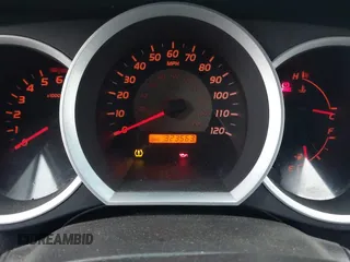 2006 Toyota Tacoma z VIN 5TEUU42N16Z235070, wystawiony jako IAAI lot #42306787 z przebiegiem 323 563 mil mil oraz . Historia ofert i sprzedaży dostępna na DreamBid. Obrazek 7.