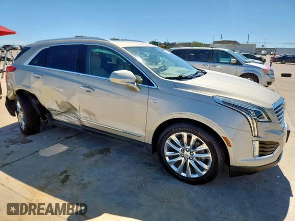 2017 Cadillac XT5 Platinum AWD z VIN 1GYKNFRS0HZ111747, wystawiony jako Copart lot #57666415 z przebiegiem 72 632 mil mil oraz Szkoda całkowita • Salvage title. Historia ofert i sprzedaży dostępna na DreamBid. Obrazek 4.