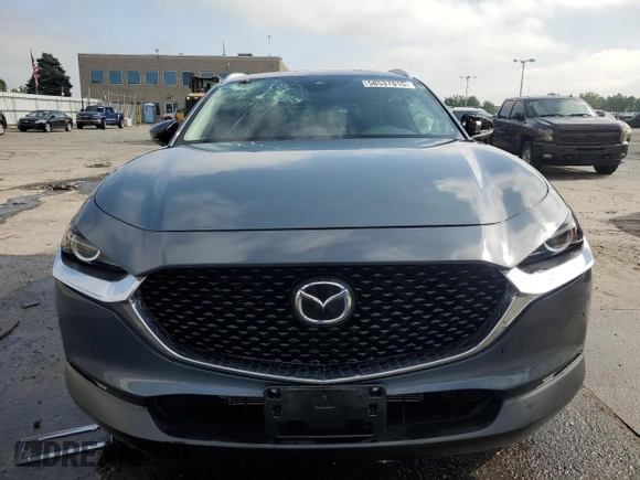 2022 Mazda CX-30 S Carbon Edition z VIN 3MVDMBCLXNM450913, wystawiony jako Copart lot #58537815 z przebiegiem 22 756 mil mil oraz Szkoda całkowita • Salvage title. Historia ofert i sprzedaży dostępna na DreamBid. Obrazek 5.