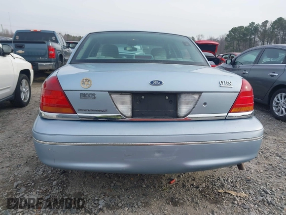 2003 Ford Crown Victoria LX z VIN 2FAFP74W83X180076, wystawiony jako IAAI lot #41744980 z przebiegiem 254 465 mil mil oraz . Historia ofert i sprzedaży dostępna na DreamBid. Obrazek 17.