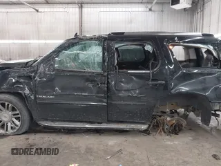 2012 Cadillac Escalade Premium z VIN 1GYS4CEF7CR299766, wystawiony jako IAAI lot #41374795 z przebiegiem 156 491 mil mil oraz . Historia ofert i sprzedaży dostępna na DreamBid. Obrazek 15.