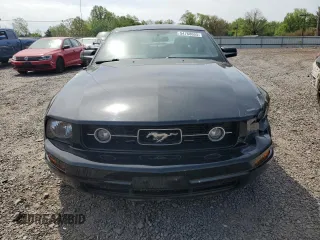2008 Ford Mustang Deluxe z VIN 1ZVHT80N085132479, wystawiony jako Copart lot #54768695 z przebiegiem 42 404 mil mil oraz Szkoda całkowita • Salvage title. Historia ofert i sprzedaży dostępna na DreamBid. Obrazek 5.