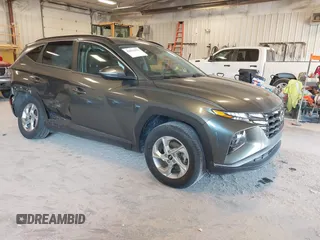 2022 Hyundai Tucson SEL z VIN 5NMJBCAE1NH117460, wystawiony jako IAAI lot #42024322 z przebiegiem 27 650 mil mil oraz . Historia ofert i sprzedaży dostępna na DreamBid. Obrazek 1.