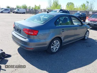 2015 Volkswagen Jetta SE с VIN 3VWD07AJ0FM262590, выставлен на аукционе IAAI как лот 42159928 с пробегом 110 895 миль миль и . История ставок и продаж доступна на DreamBid. Изображение 4.