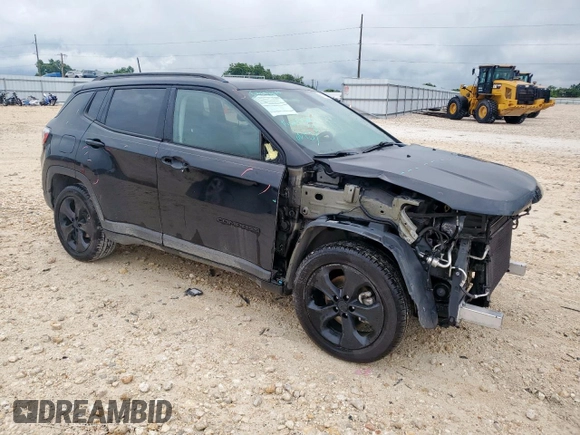2018 Jeep Compass Altitude z VIN 3C4NJCBBXJT438483, wystawiony jako Copart lot #56781665 z przebiegiem 67 255 mil mil oraz Szkoda całkowita • Salvage title. Historia ofert i sprzedaży dostępna na DreamBid. Obrazek 4.